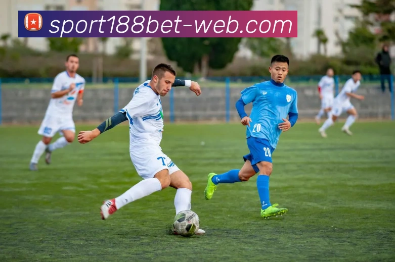 库里赞巴特勒挡拆技巧称其持球冷静能得分也能助攻队友