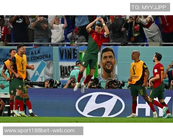 菲利克斯禁区内华丽舞动1对4轻巧挑射完美入网